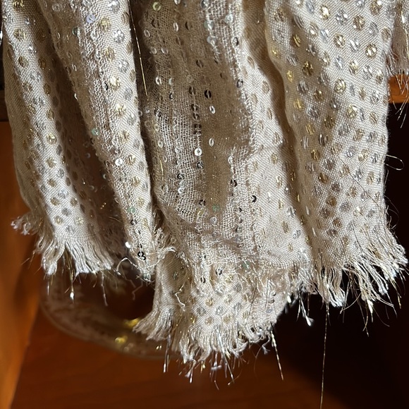 Scarf - Picture 2 of 4